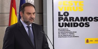 El ministro de Transportes, Movilidad y Agenda Urbana, José Luis Ábalos, durante la rueda de prensa ofrecida esta tarde en el Palacio de La Moncloa, en Madrid.