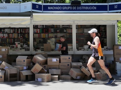 Preparativos para la 78ª edición de la Feria del Libro de Madrid 2019.