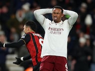 Gabriel Magalhaes se lamenta tras el error que permitió el 1-0 del Bournemouth, este sábado.