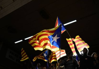 Banderas esteladas, durante un mitin de una candidatura independentista.