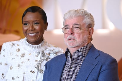 A los dos meses de una boda celebrada en el rancho Skywalker en California, en agosto de 2013 el director George Lucas y su esposa, Mellody Hobson, dieron la bienvenida a Everest Hobson Lucas, nacida por vientre de alquiler. Fue el primer hijo para ella y el cuarto para el creador de ‘La guerra de las galaxias’, pues ya tenía tres hijos adoptados, el primero con su primera mujer, Marcia Lou Griffin, y los otros dos como padre soltero.