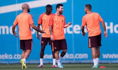 Los jugadores del FC Barcelona durante un entrenamiento.