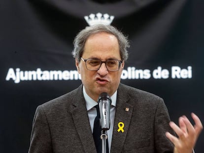 Quim Torra, durante su visita ayer al municipio barcelonés de Molins de Rei.