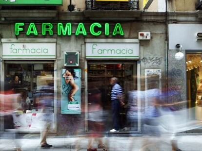 Fachada de una farmacia en el centro de Madrid.