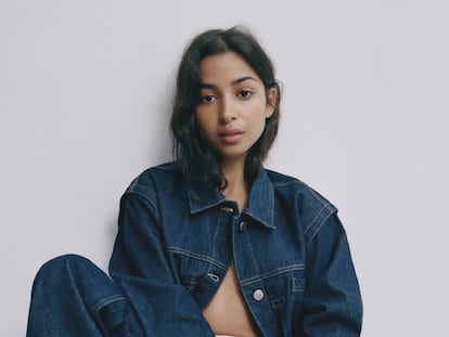 Del terreno de juego a tendencia: Najwa Khliwa tiene las prendas clave que definirán el nuevo uniforme urbano