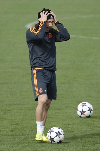 Modric durante la sesión de entrenamiento previa al duelo de ida con el Dortmund de cuartos de final de la Champions.