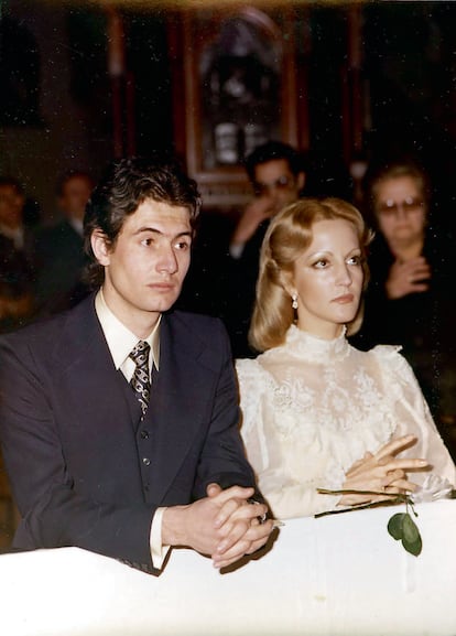 La boda de Carmen Lomana y Guillermo Capdevila, celebrada el 13 de diciembre de 1974 en Llanes.