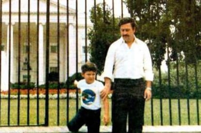 Escobar Gaviria e seu filho Juan Pablo em Washington, nos anos 80.