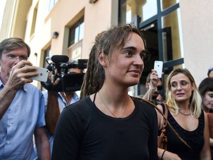 La capitana alemana, Carola Rackete, tras su audiencia ante un fiscal italiano, el pasado 18 de julio en Agrigento (Italia). 