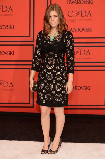 La hermana de Rooney, y una de las protagonistas de House of Cards, Kate Mara acudió con un vestido de Dolce & Gabbana, zapatos de Brian Atwood y collar de Irene Neuwith.