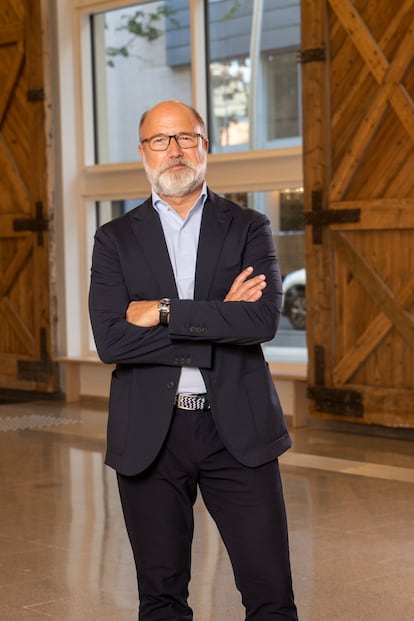 Jordi Urbea, hasta ahora consejero delegado de Ogilvy Barcelona y vicepresidente, asumirá el rol de consejero delegado de Ogilvy España. Coliderará la agencia junto a Roberto Fara, director creativo y líder de experiencia creativa global. En este nuevo contexto, Marta Gutiérrez, hasta ahora consejera delegada de Ogilvy Madrid y vicepresidenta de Ogilvy España, abandonará la compañía el 31 de agosto para comenzar otro proyecto.