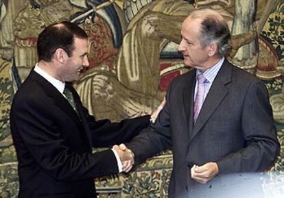 El <i>lehendakari,</i> Juan José Ibarretxe, y Juan María Atutxa, presidente del Parlamento vasco.