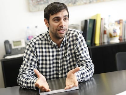 El alcalde de Argentona, expulsado de la CUP, admite abusos a una mujer pero no cesa en el cargo. Foto: Pau Barrena/AFP