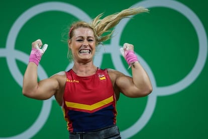 La española Lidia Valentín celebra al ganar la medalla de bronce