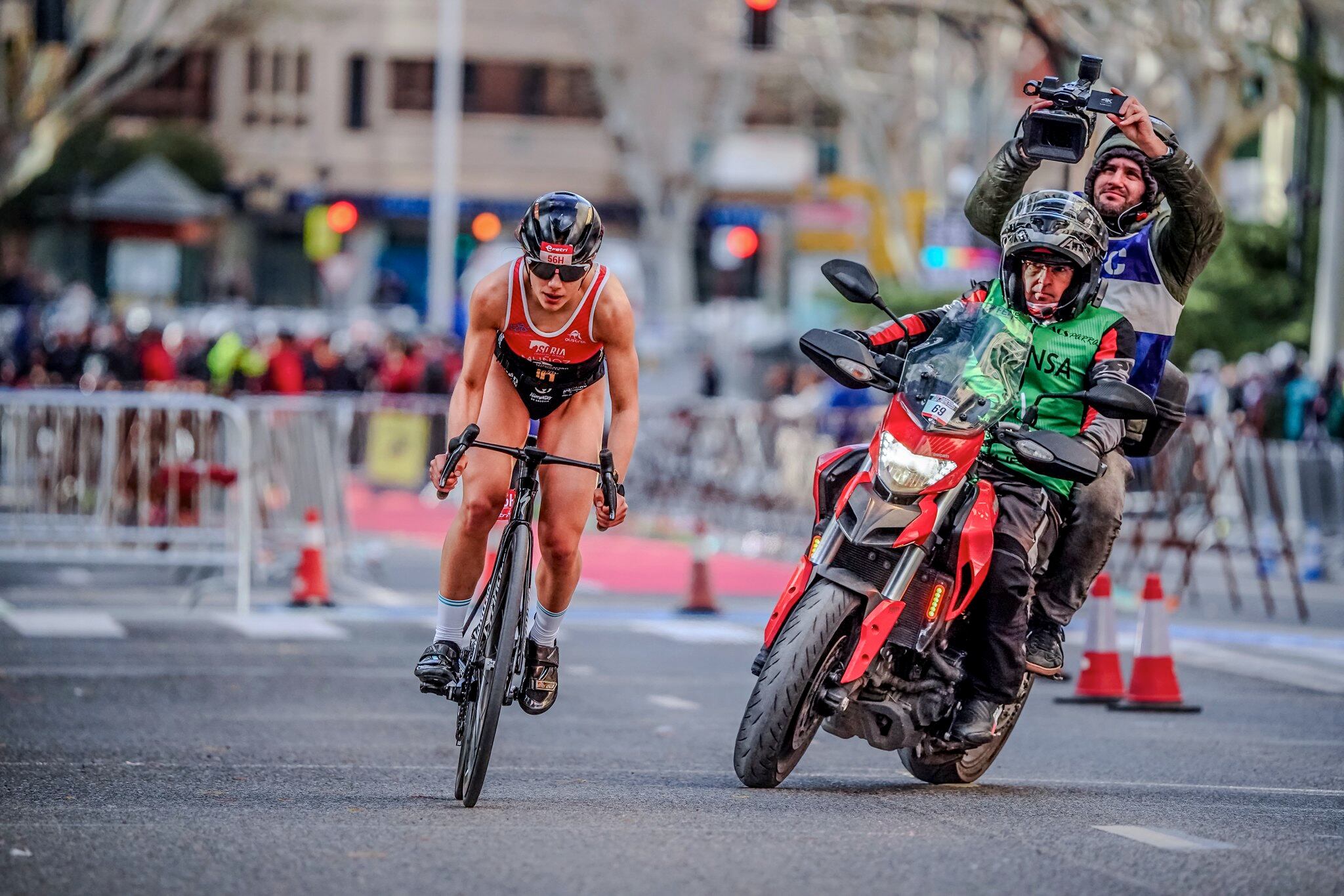 Marina Muñoz durante una competición en una imagen cedida por la Federación española de triatlón.