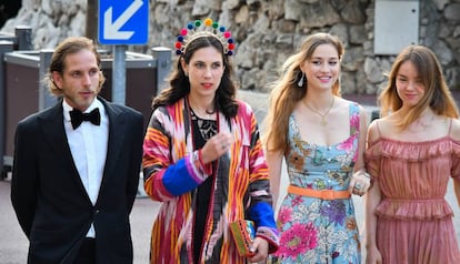 Andrea Casiraghi con Tatiana SantoDomingo, Beatrice Borromeo y la princesa Alexandra de Hannover, durante los Fashion Awards 2017 en Montecarlo el 1 de junio.