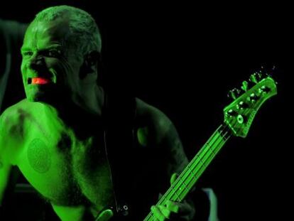 Flea, bajista de Red Hot Chili Peppers, durante el concierto en Barcelona
