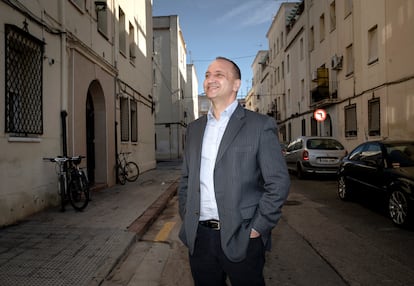 El vicepresidente tercero del Consell, Rubén Martínez Dalmau, en el núcleo histórico de La Torre (Valencia).