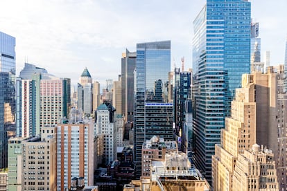 Vista de edificios de oficinas en Manhattan, Nueva York.