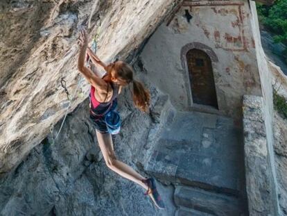 Laura Rogora en La vía Erebor, 9 b/+.