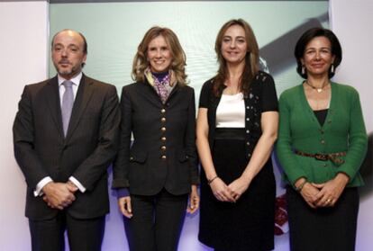 De izquierda a derecha, Javier Monzón, Cristina Garmendia, Susana Pérez de Pablos y Ana Patricia Botín