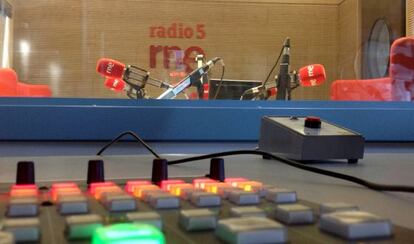 Imagen de uno de los estudios de Radio 5, de RTVE.