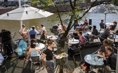 Terraza del Café de Jaren, en Ámsterdam. 