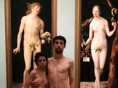  Los 'performers' Adrián Pino y Jet Brühl desnudos rente a los cuadros de 'Adán' y ' Eva' del Museo del Prado.
 