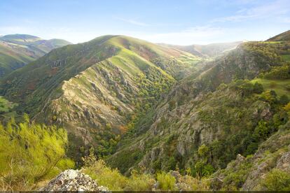 En el Parque Natural de las Fuentes del Narcea, al suroeste del Principado de Asturias, se entralazan valles, aristas y circos de gran belleza.