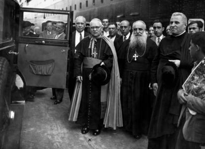 El bisbe Irurita (amb ulleres) a Buenos Aires, el setembre de 1934.