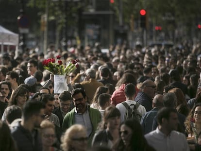 El passeig de Gràcia, una de les zones més denses durant la diada de Sant Jordi.