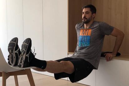 Raúl Entrerríos, entrenando en su casa durante el confinamiento.