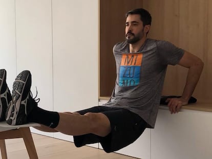 Raúl Entrerríos, entrenando en su casa durante el confinamiento.