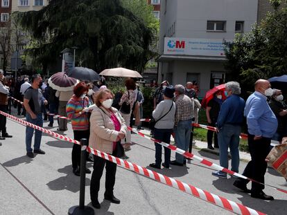 Cola de vacunación contra la covid-19 en el hospital Gregorio Marañón.