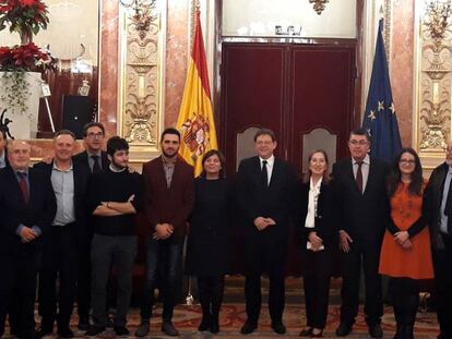 La delegación valenciana, con el presidente Ximo Puig al frente, en el Congreso el mismo día que se ha aprobado la reforma del Estatuto valenciano. 