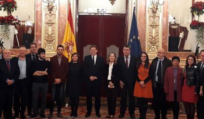 La delegación valenciana, con el presidente Ximo Puig al frente, en el Congreso el mismo día que se ha aprobado la reforma del Estatuto valenciano. 