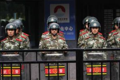Autoridades chinas antidisturbios en Pekín (China). EFE/Archivo
