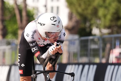 Juan Ayuso durante la segunda etapa del Giro de Italia.