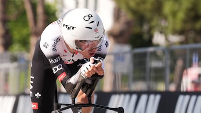 Juan Ayuso durante la segunda etapa del Giro de Italia.