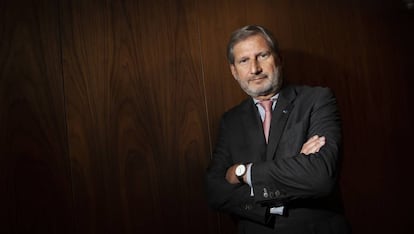 El comisario europeo de Ampliación, Johannes Hahn, en Barcelona.