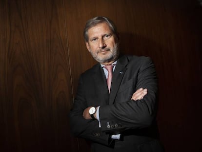 El comisario europeo de Ampliación, Johannes Hahn, en Barcelona.