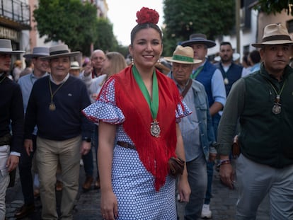 María de la O Carnerero antes de salir con la Hermandad del Rocío de Triana para hacer el camino hasta la aldea almonteña.