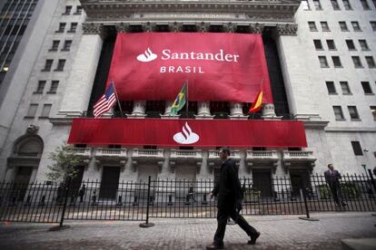 Cartel del Santander en Wall Street, cuando la filial brasile&ntilde;a sali&oacute; a Bolsa en 2009.