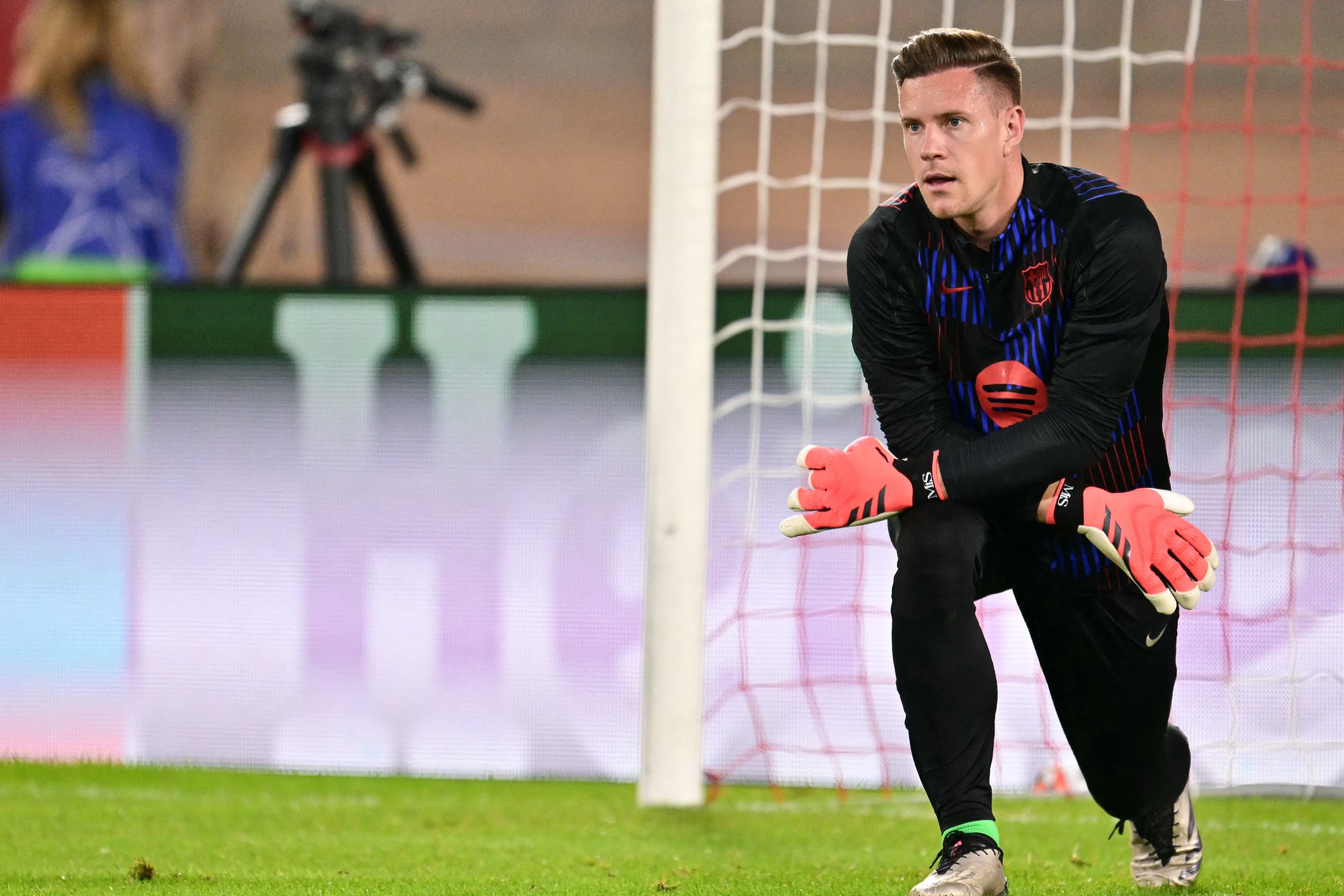 Ante el retiro de Manuel Neuer, el arquero del Barcelona, Marc André Ter Stegen se perfilaba para tener protagonismo, la lesión pospondrá su era.