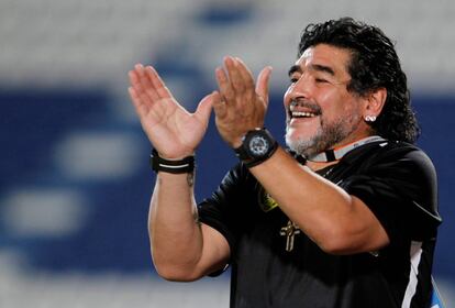 <strong>Maradona. </strong>“Tenía 24 años cuando consumí droga por primera vez. En Barcelona. Ha sido el error más grande de mi vida”, confesó Diego Armando Maradona a la cadena italiana de Mediaset Canale 5. En la entrevista, realizada en enero de este año, aseguró que lleva más de 13 años sin consumir y asegura sentirse “afortunado” por seguir con vida: “La droga es el problema más grande, la droga mata. Me considero afortunado por poder hablar de esto. Si hubiera seguido de esa forma, ahora a esta edad ya habría muerto", subrayó. Ya en 2013 había dicho: “Caí en una trampa, rasqué el fondo, hice llorar a mi madre y a mis hijas. Por eso les digo: no prueben nunca esta terrible experiencia”.