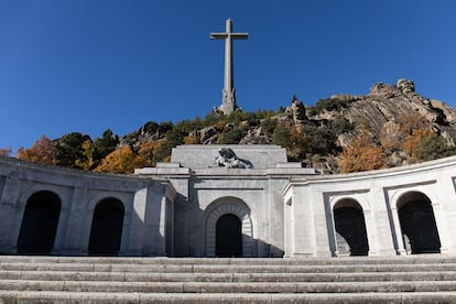 Entrada a la basílica del Valle de los Caídos, en San Lorenzo de El Escorial, Madrid (España).