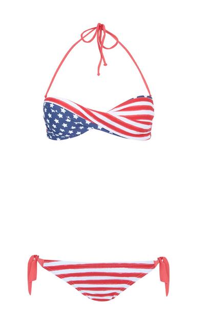 Bikini inspirado en la bandera estadounidense, de Blanco (15 euros).