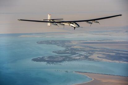 El viaje de Solar Impulse 2 tendrá cinco meses de duración en el que dará la vuelta al mundo.