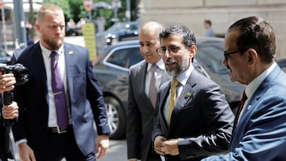 Suhail Mohamed Al Mazrouei, ministro de Energía de Emiratos Árabes Unidos, a su llegada a la reunión de la OPEP en la mañana del sábado.
