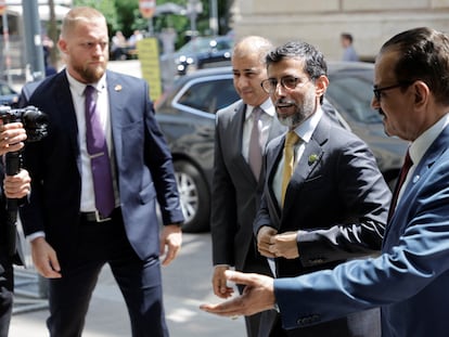 Suhail Mohamed Al Mazrouei, ministro de Energía de Emiratos Árabes Unidos, a su llegada a la reunión de la OPEP en la mañana del sábado.